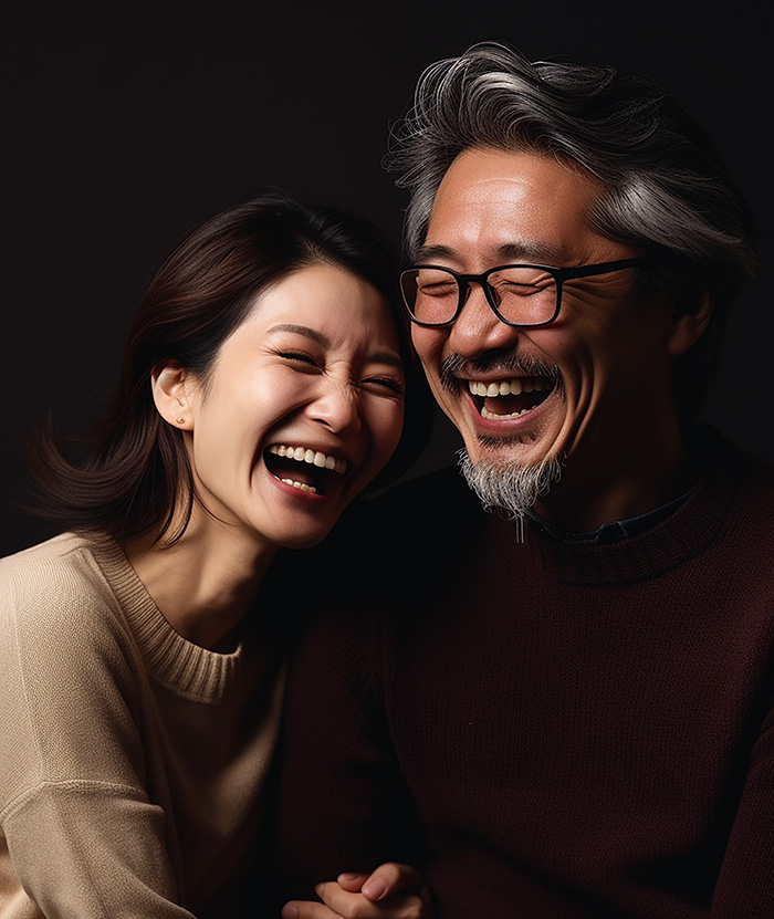 自然な笑顔の日本人親子顔アップ｜素材無料